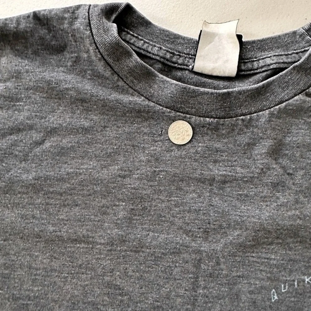 Y2K Quiksilver T-Shirt Medium Gray Grunge Skater Surf Logo Tee HOLES Distressed
